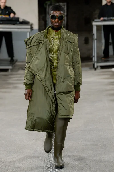 Look 10
